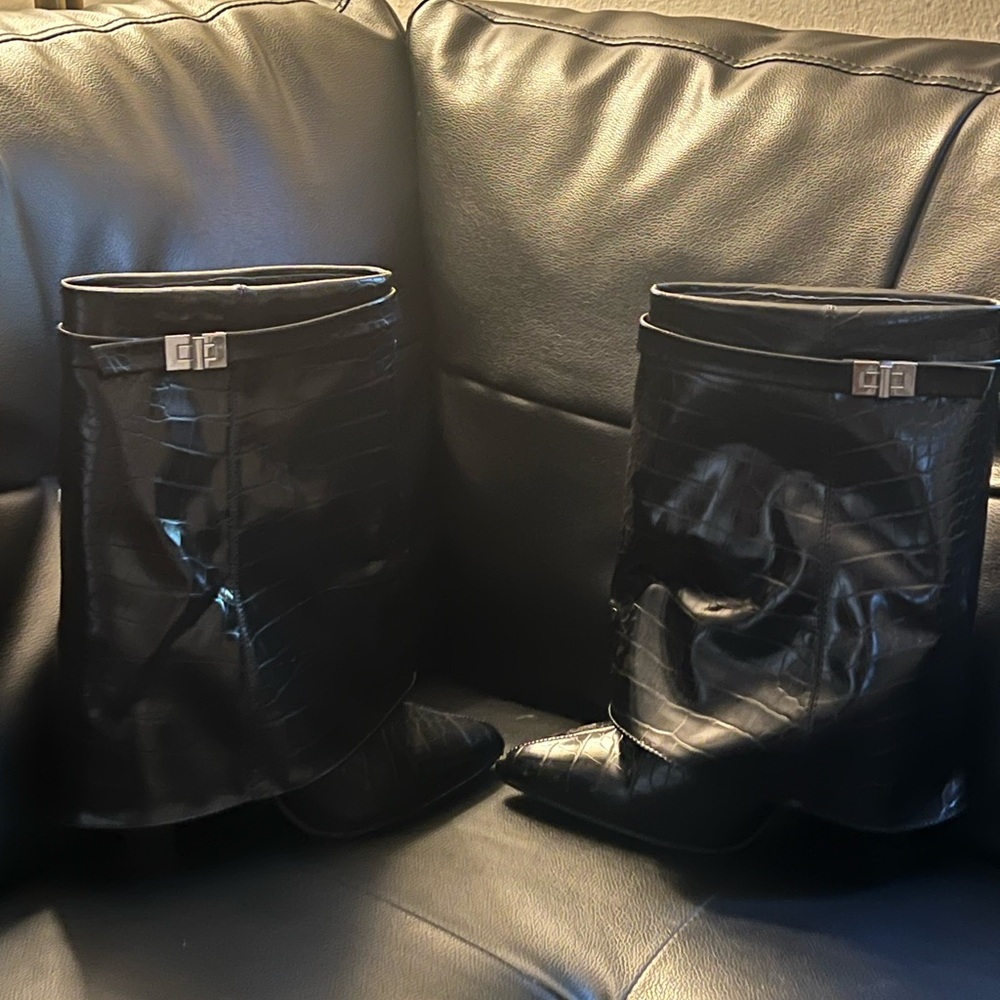 Stylish black PLT boots!